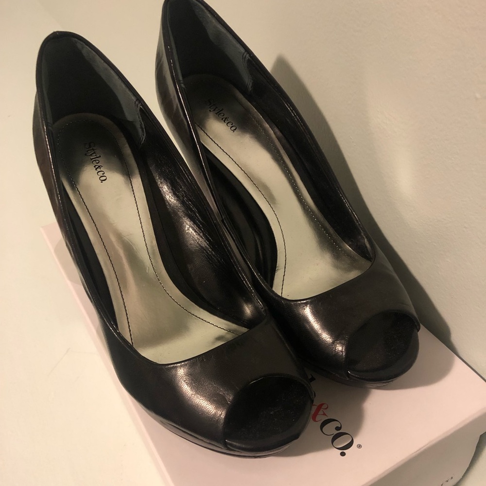 Peep toe heels